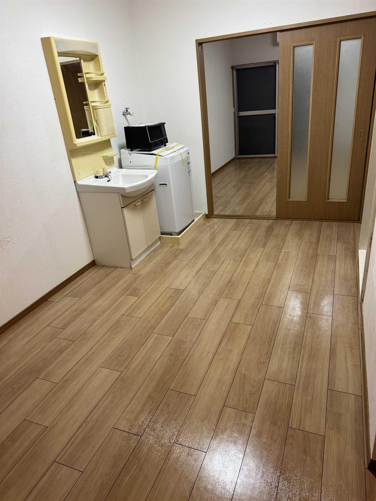 家財の搬出が終わり、明るく片づいた部屋の様子